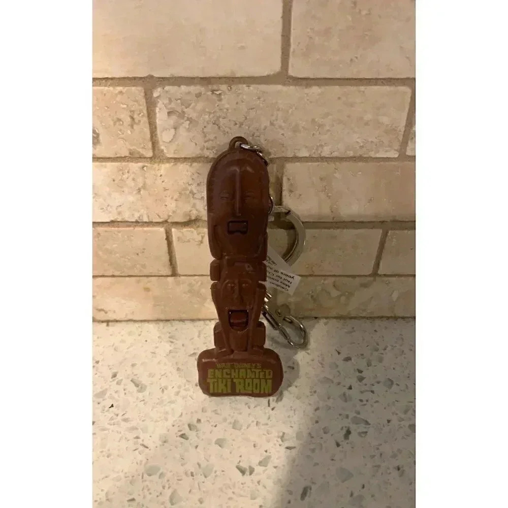 Disney Parks Walt Disney's Enchanted Tiki‎ Room Totem Pole Statue Keychain sd